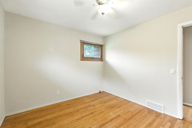 Building Photo - 438 Falcon Cir