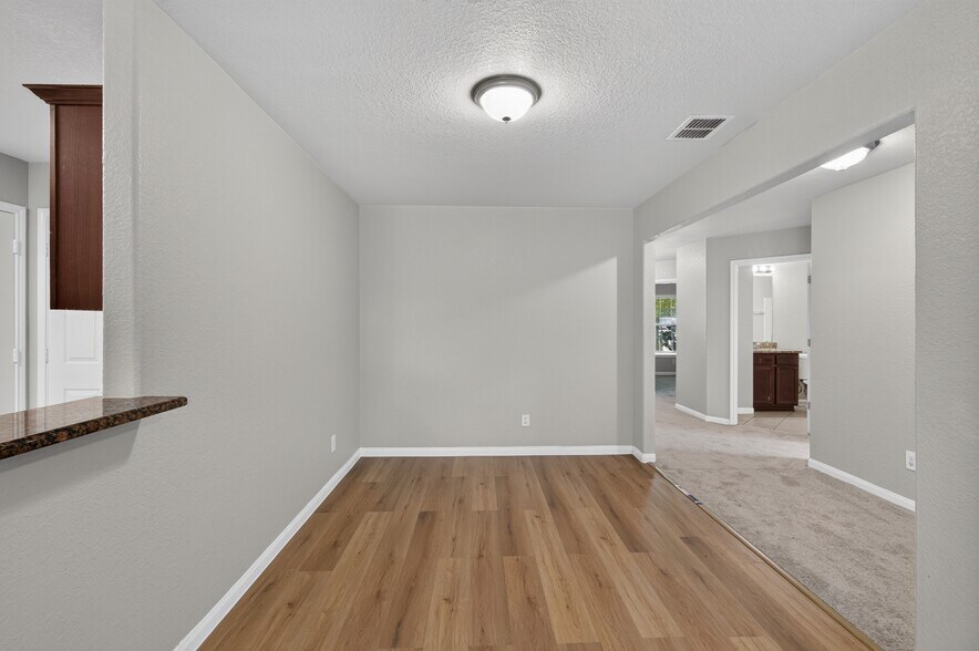 Building Photo - 6531 Luckey Sq
