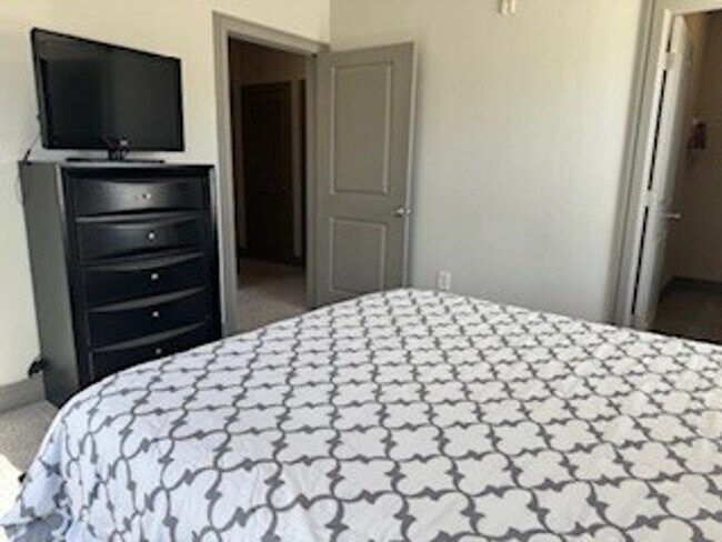 Building Photo - 300 Venue Wy