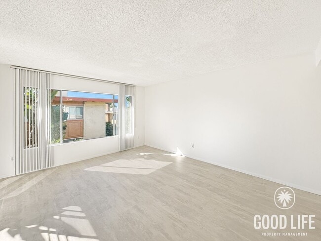 Building Photo - Spacious 2B/2BA condo available in San Carlos!