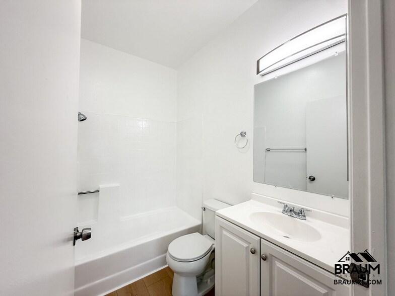 Building Photo - 11459 Collins St