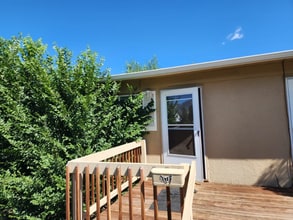 Building Photo - 708 E Rio Grande St