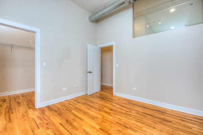 Building Photo - 2730 N Ashland Ave