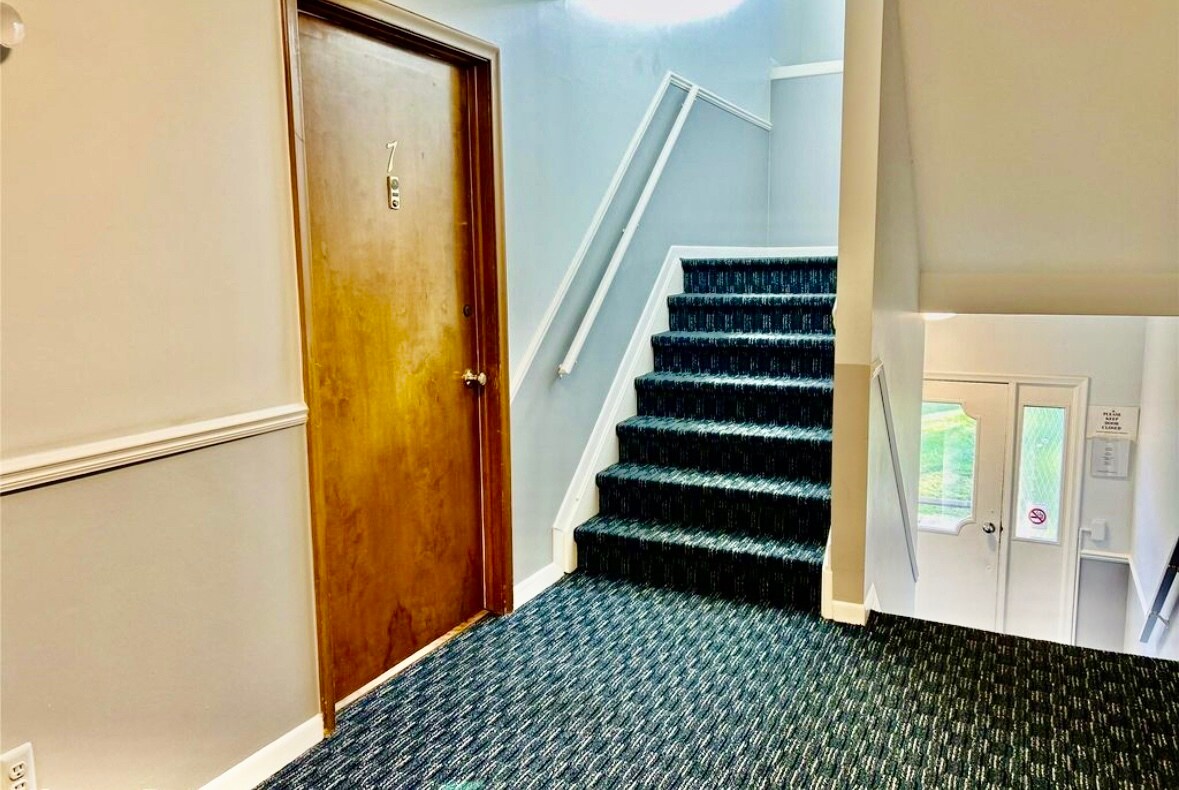 Building Photo - 1637 S Riverside Ave