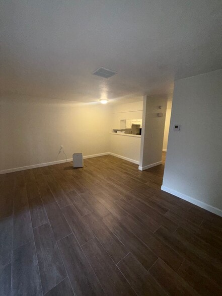 Building Photo - 7116 Oakwood Dr