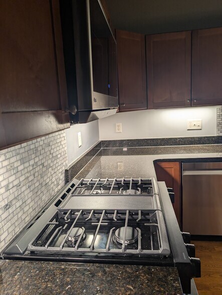 Building Photo - 160 Fremont St