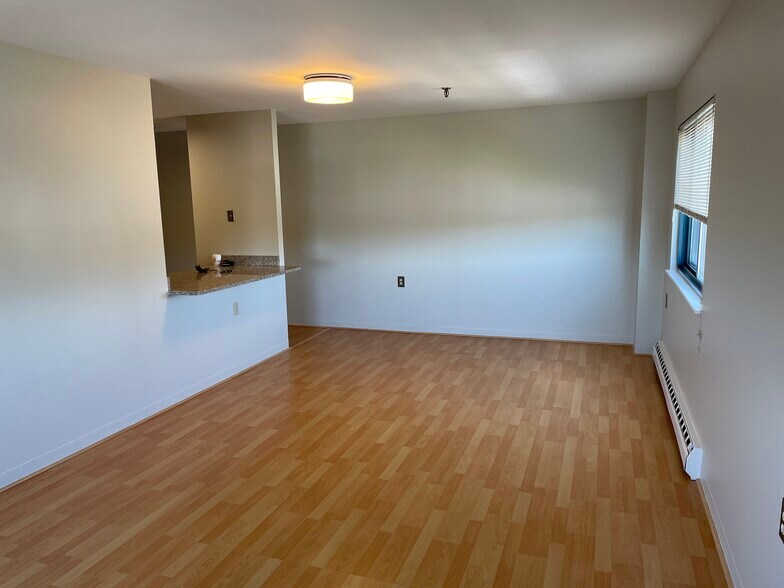 Building Photo - 51 Schuyler Ave