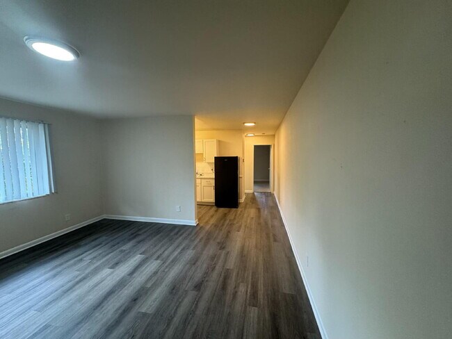 Building Photo - Charming 1 Bedroom Apartment in Woodbridge – Third Level Apartment