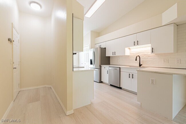 Building Photo - 4985 Sandra Bay Dr
