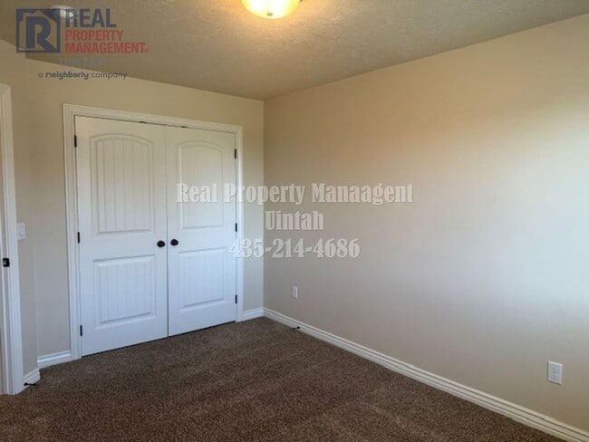 Building Photo - 3 bed 2.5 bath townhome in Fox Run