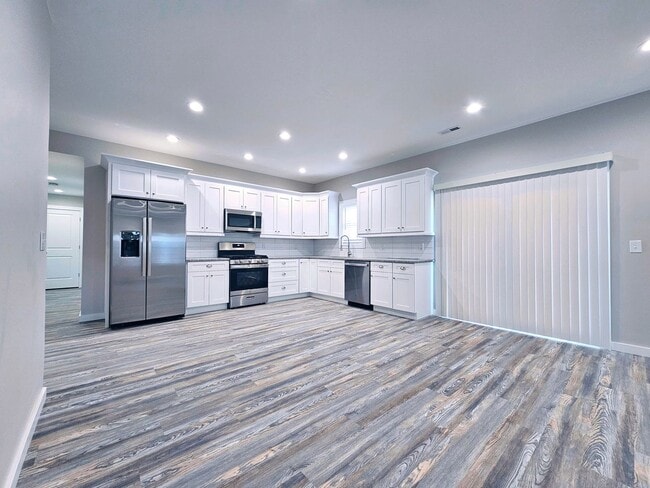 Building Photo - 3 Bed & 2 Full Bath Ranch Home in South Euclid for Rent!