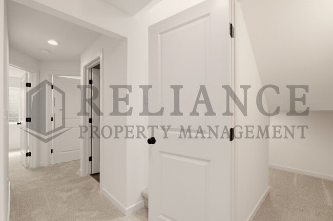 Building Photo - 5249 N Pinecrest Ct