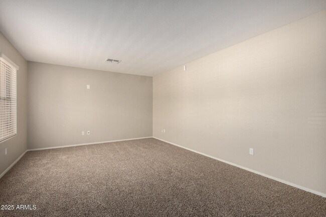 Building Photo - 4122 E Palm Beach Dr