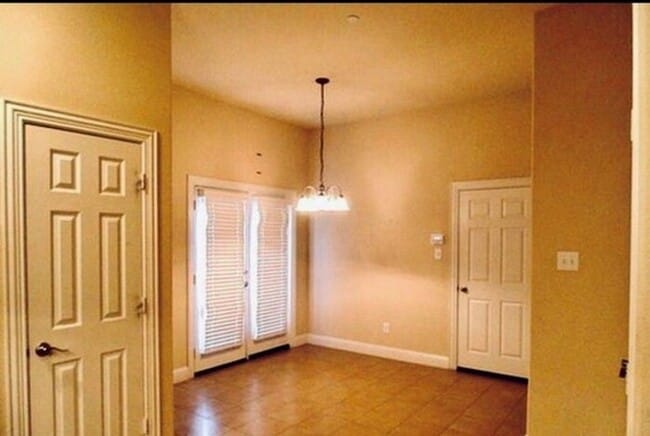 Building Photo - Very nice 3 bed Townhome in Plano!
