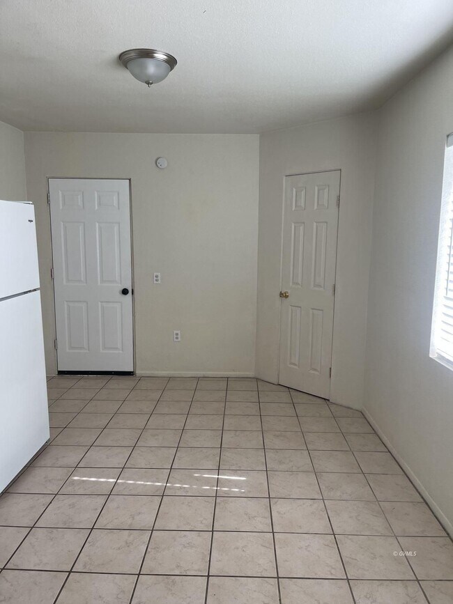 Building Photo - 1301 Tucson St