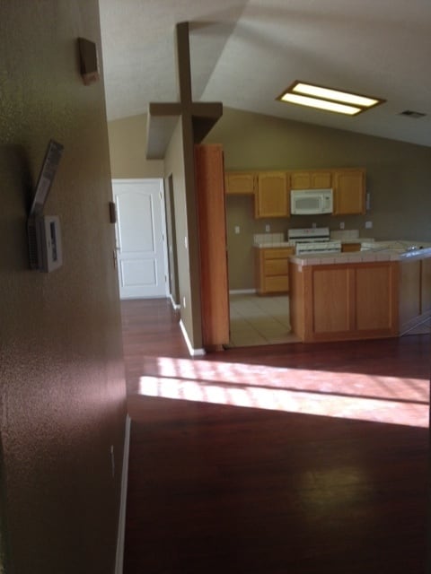 Building Photo - SOLAR!!! 3 BEDROOM NEWER HOME SOUTH OF BEA...