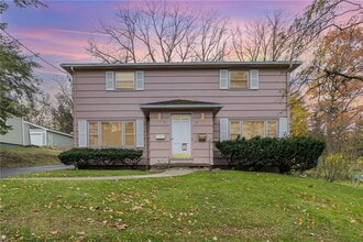 Building Photo - 16 Summit St