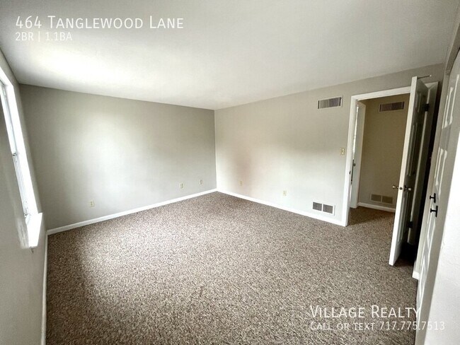 Building Photo - 464 Tanglewood Ln