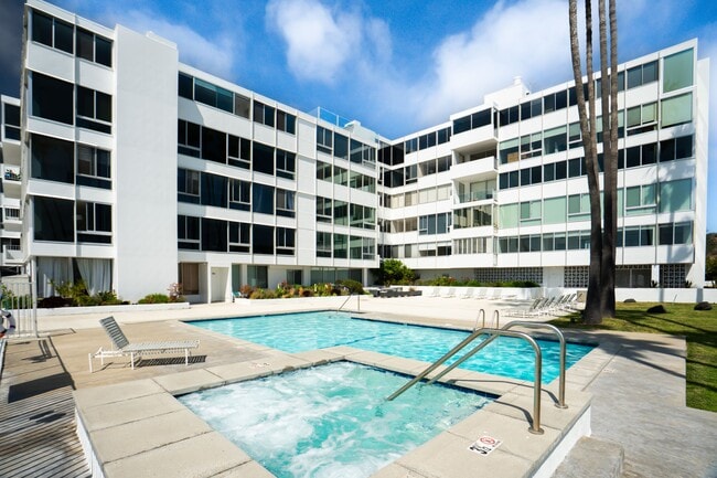 Building Photo - 17352 Sunset Blvd