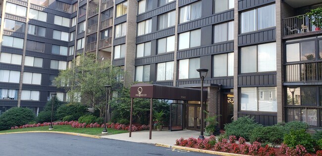 Building Photo - 9060 Palisade Ave