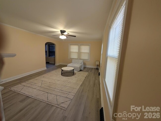 Building Photo - 1008 E 36th St