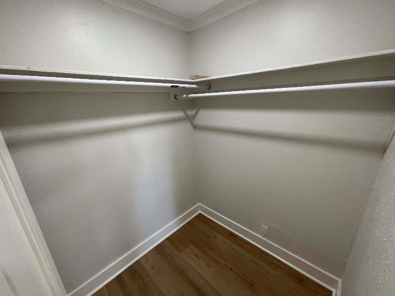 Building Photo - 604 12th St SE