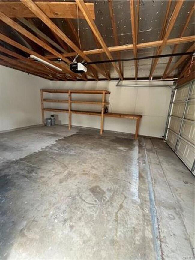 Building Photo - Charming Home