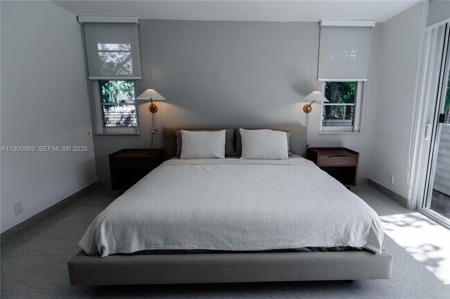 Building Photo - 4017 N Cypress Dr