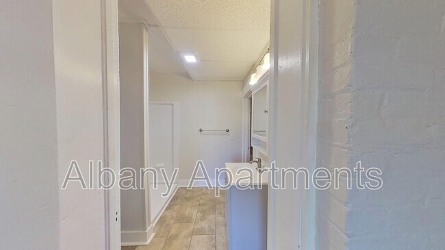 Building Photo - 568 Park Ave