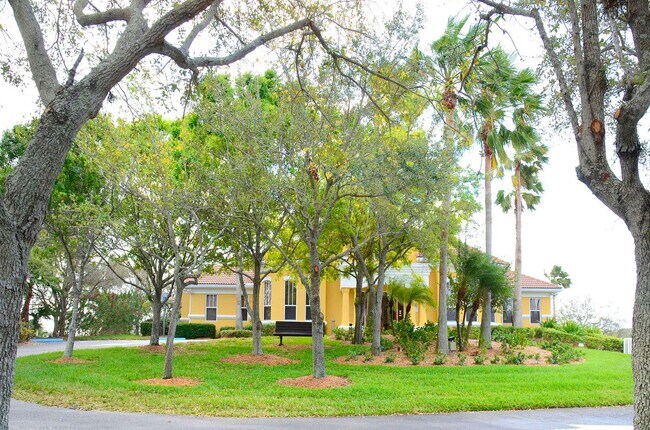 Building Photo - 5050 Fairways Cir