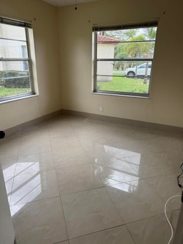 Building Photo - 9921 Three Lakes Cir