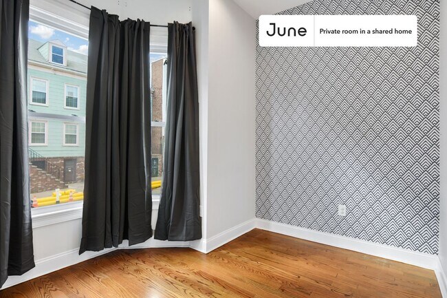 Building Photo - Private bedroom in 3 bed/1.5 bath Home