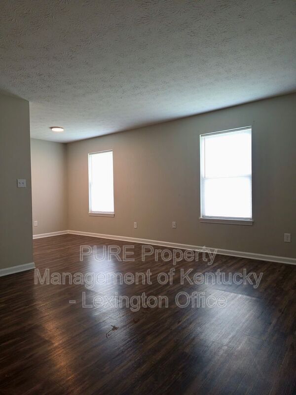 Building Photo - 3793 Camelot Dr