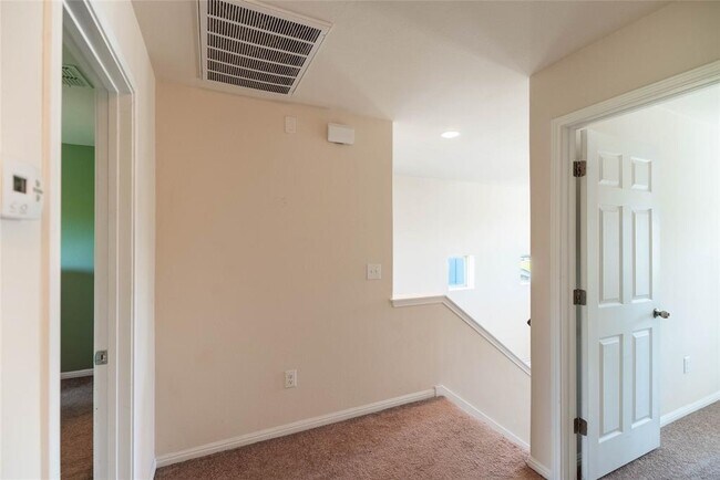 Building Photo - 415 Eagle Brook Ln
