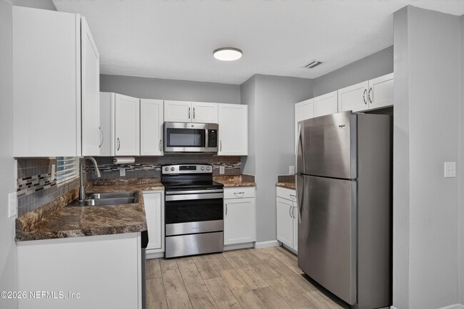 Building Photo - 2256 Inwood Cir S