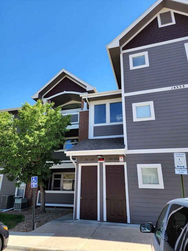 Building Photo - 2 Bed 2 Bath Condo With Balcony!