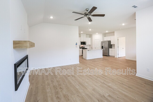 Building Photo - 203 Collie Ave