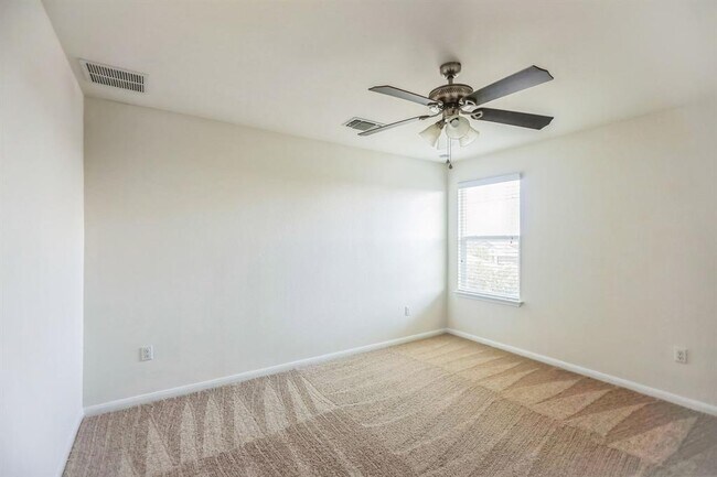 Building Photo - 104 Navidad River Dr
