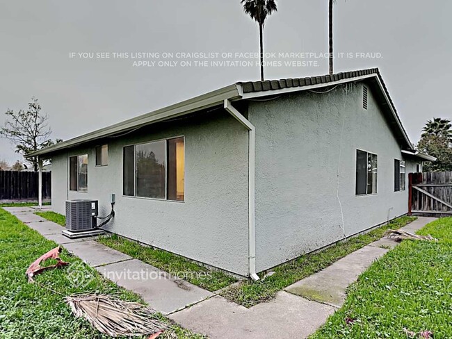Building Photo - 5821 Longs Peak Pl