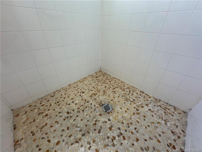Building Photo - 4567 SE Murray Cove Cir