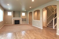 Building Photo - Large 4 Bed Home with Junior Suite in Pasco