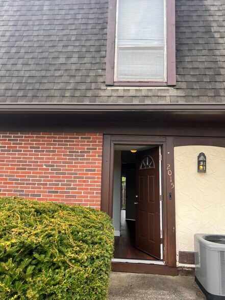 Primary Photo - 2015 Baldwin Rd