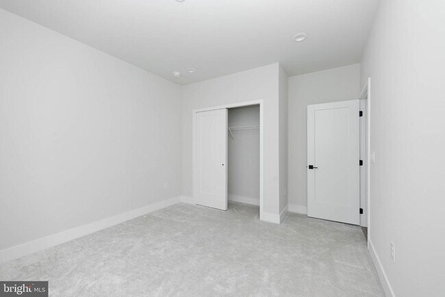 Building Photo - 305 Manion Aly