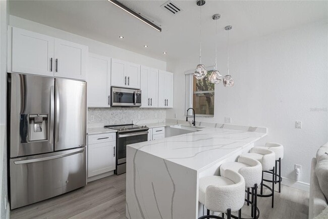 Building Photo - 733 Calabria Ave