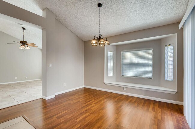 Building Photo - Charming 3 Bedroom Home In Henderson !
