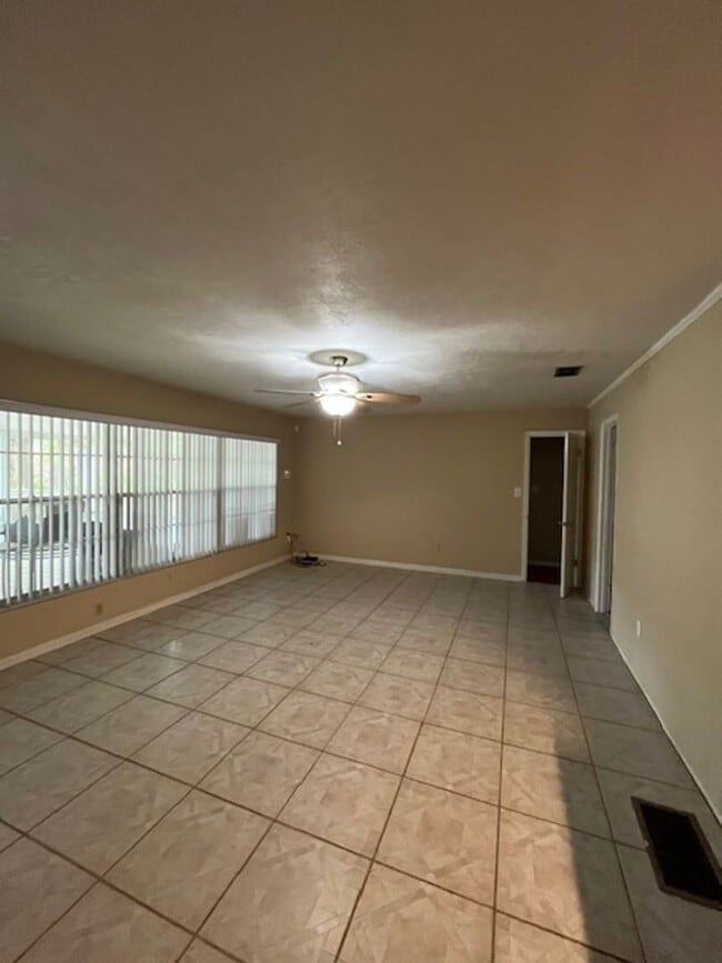 Building Photo - Welcome to this beautiful 4 bedroom, 2.5 b...