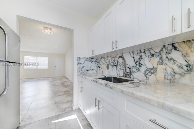 Building Photo - 7975 Crespi Blvd