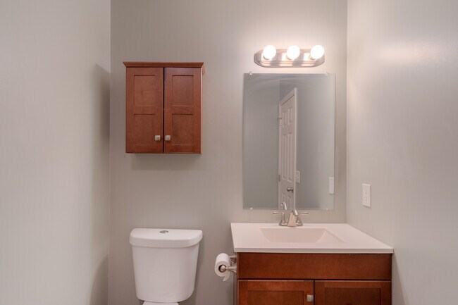 Building Photo - 846 Patrick Henry Dr