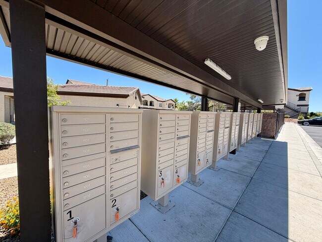 Building Photo - 2291 W Horizon Ridge Pkwy