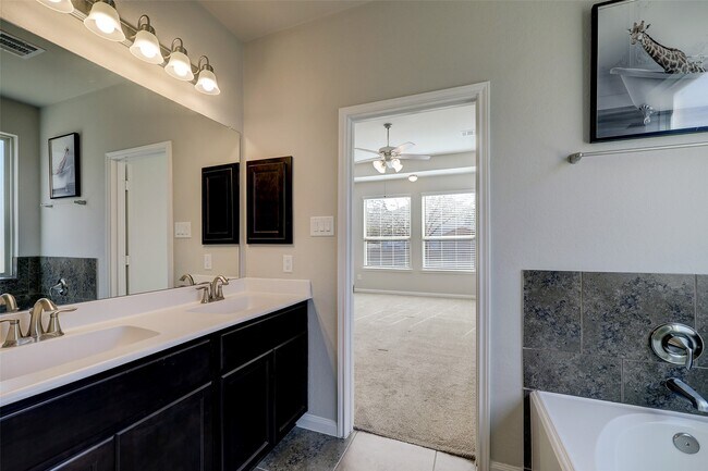 Building Photo - 314 Moonwalk St